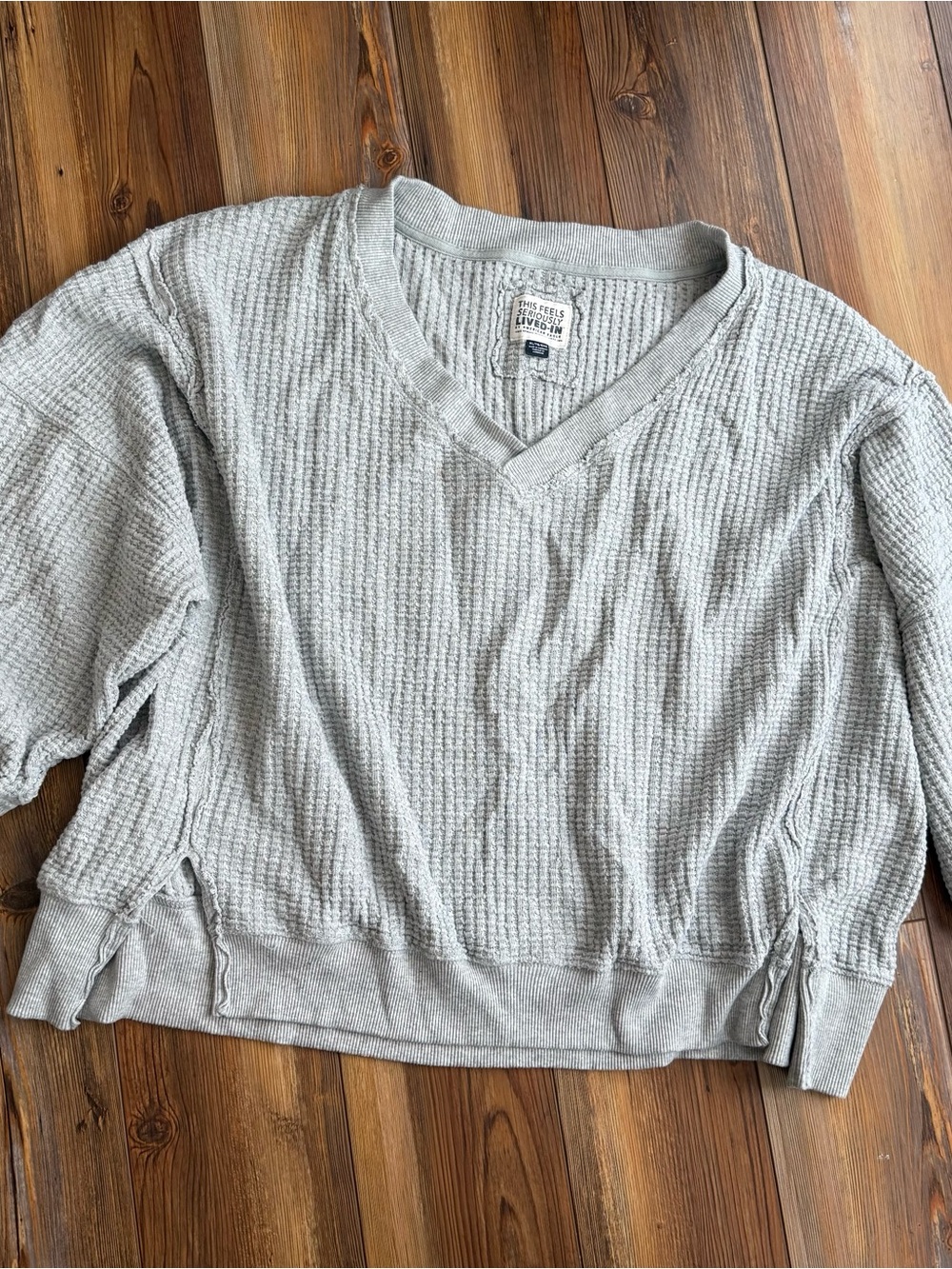 American Eagle Outfitters Light Gray Waffle-Knit V-Neck Sweater - Picture 4 of 6